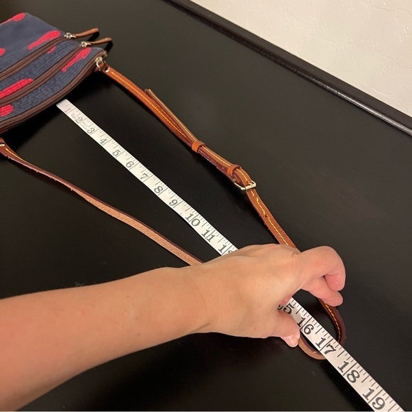 Dooney & Bourke vintage mini crossbody bag, canvas and leather trim - Picture 12 of 13